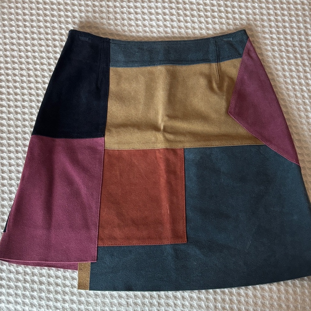 Elegant Multicolor Suede Skirt - Picture 3 of 4
